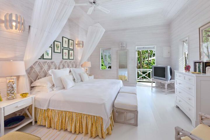 Room 4 of 25