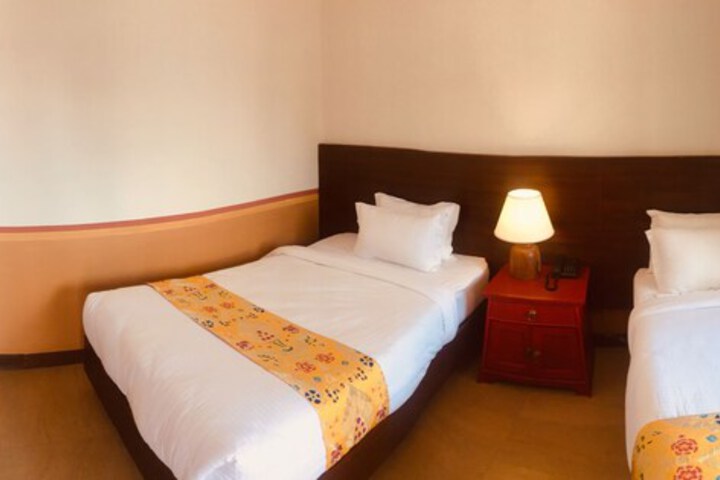 Room 33 of 214