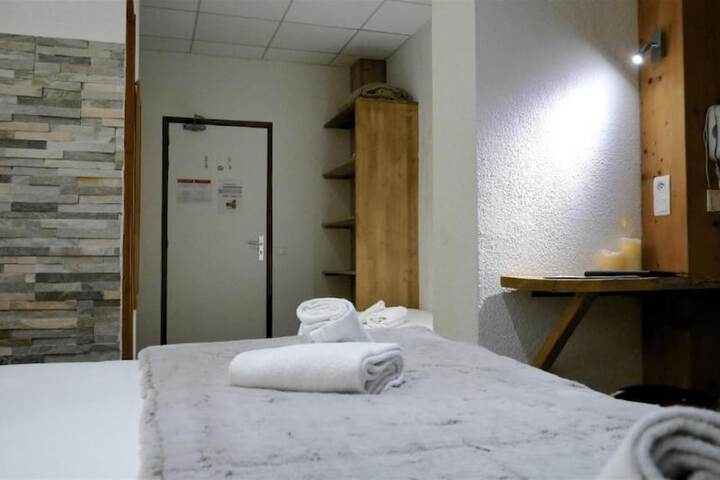 Room 37 of 83