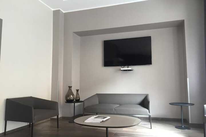 Lounge 44 of 67