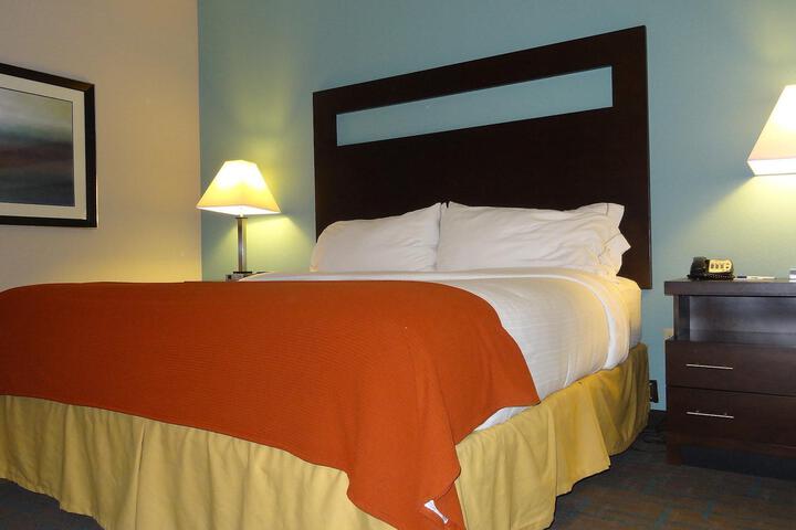 1 King Bed (8 of 18)