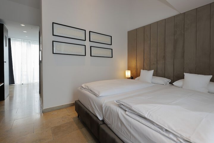 Room 22 of 28