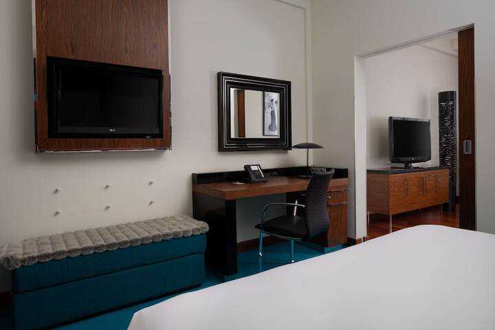 Room 32 of 186