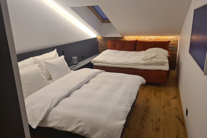 Room 16 of 47