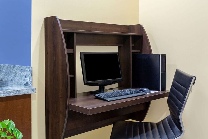 Business Center 18 of 20