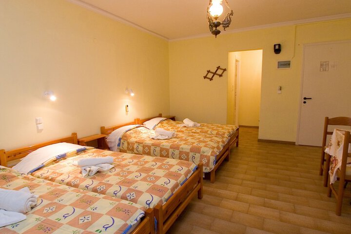 Room 13 of 37