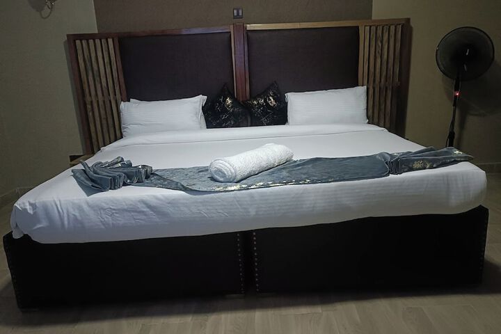 Room 3 of 39