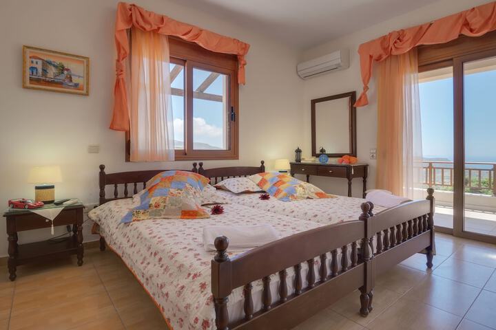 Room 4 of 40