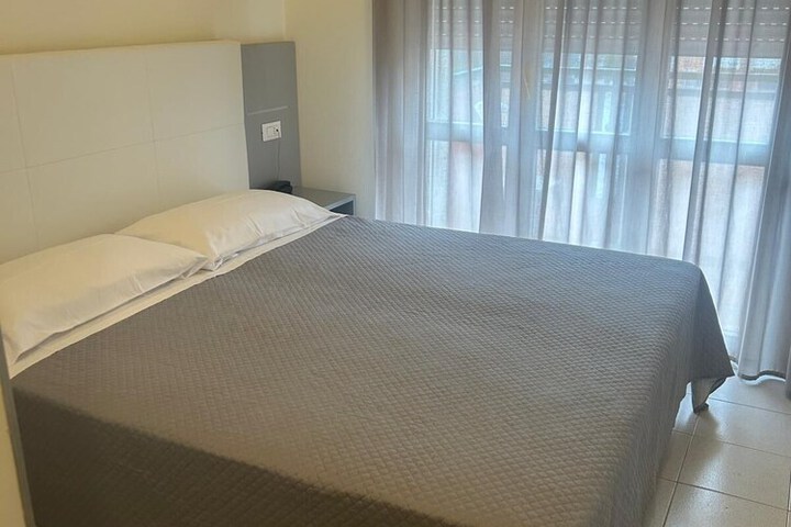 Room 13 of 80