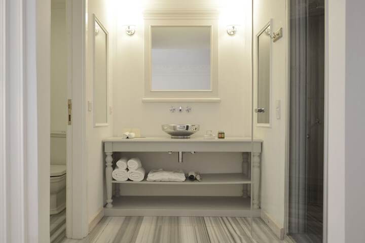 Room 34 of 67
