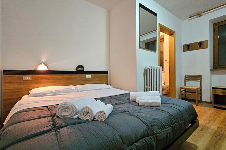Room 4 of 15