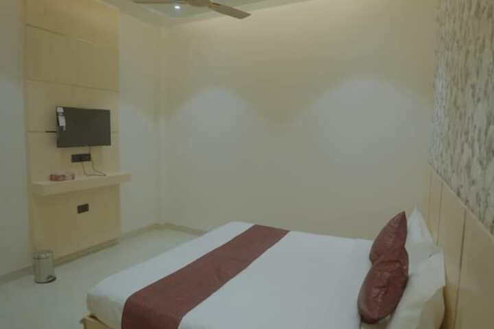Room 11 of 61