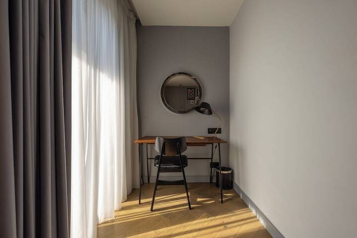 Room 81 of 147
