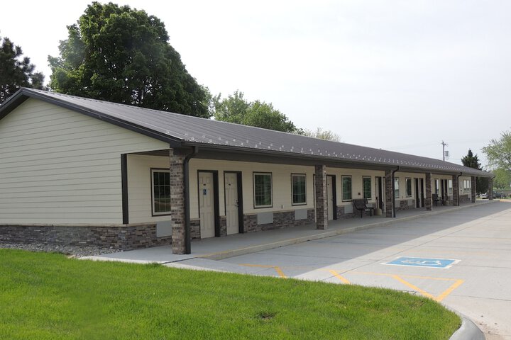 Exterior of Logan Creek Inn
