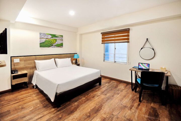 Room 6 of 16