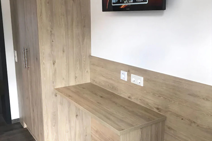 Room 3 of 10