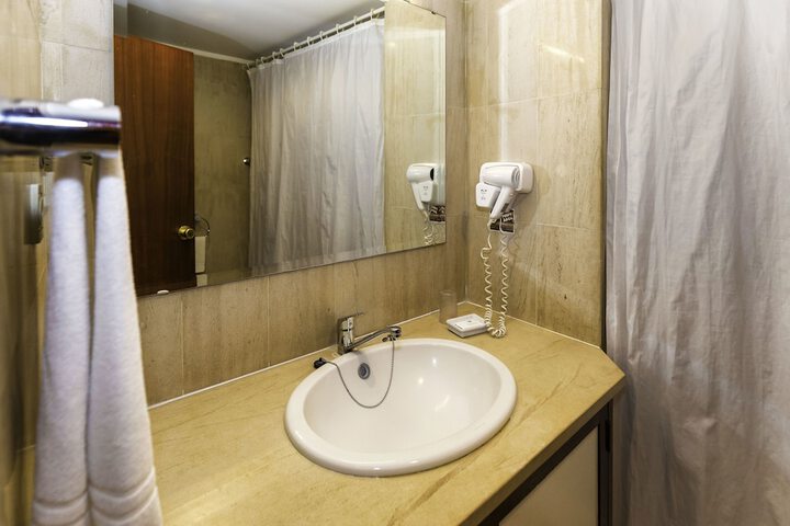 Room 20 of 34
