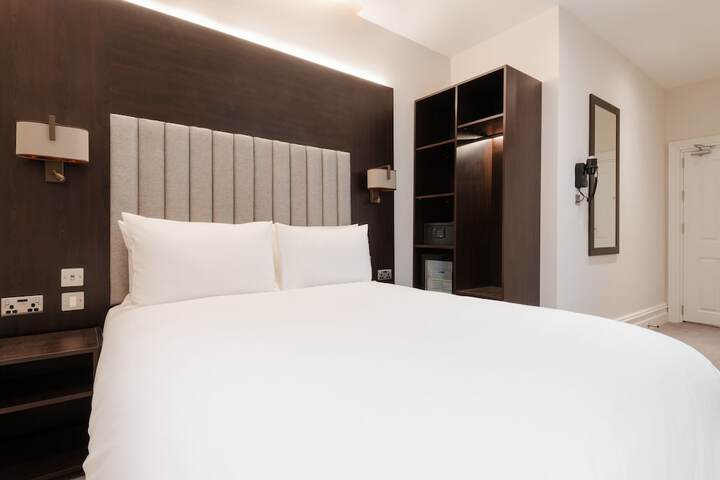 Room 25 of 68
