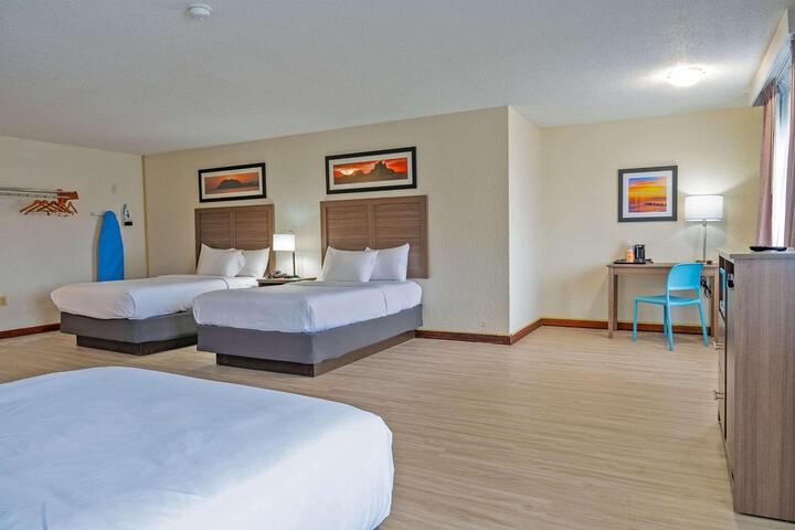 2 Double Beds (14 of 19)