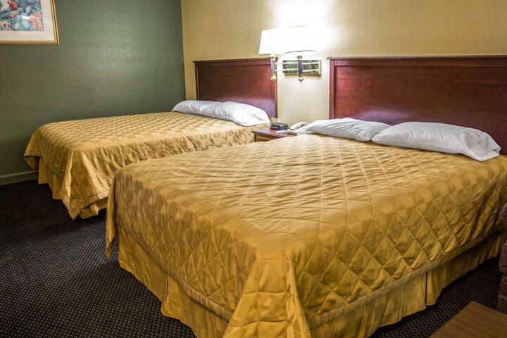 2 Double Beds (11 of 11)