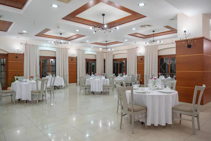 Dining 79 of 128