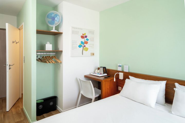 Room 29 of 74