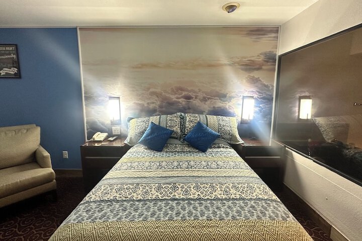 Room 14 of 66