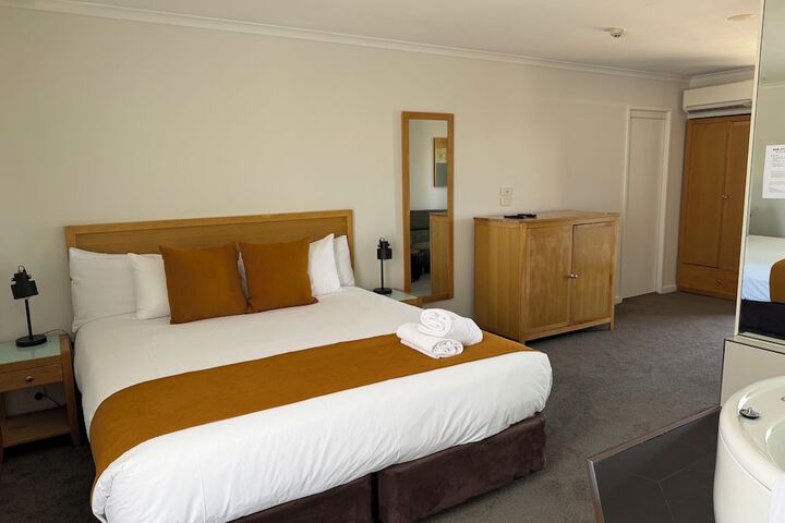 Room 32 of 67
