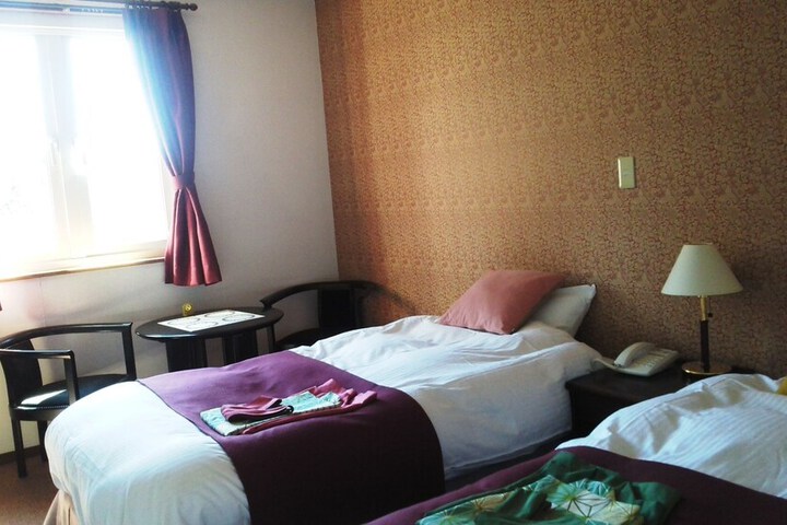 Room 9 of 27