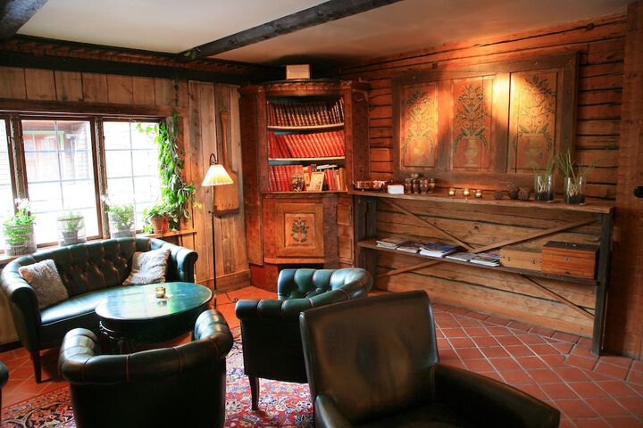 Lounge 39 of 56