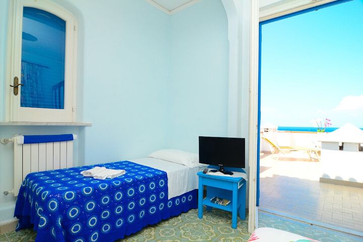 Room 10 of 48