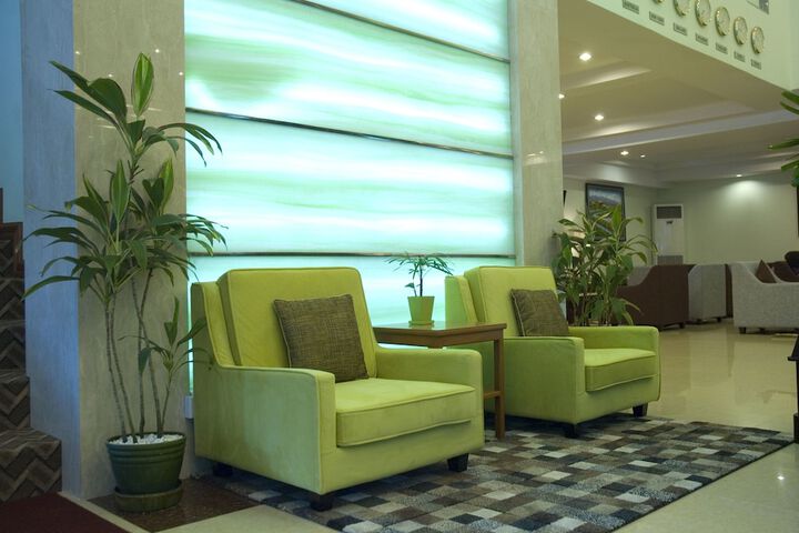 Entrance & Lobby