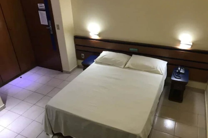 Room 16 of 44
