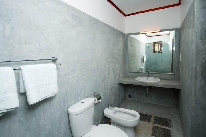 Room 8 of 34