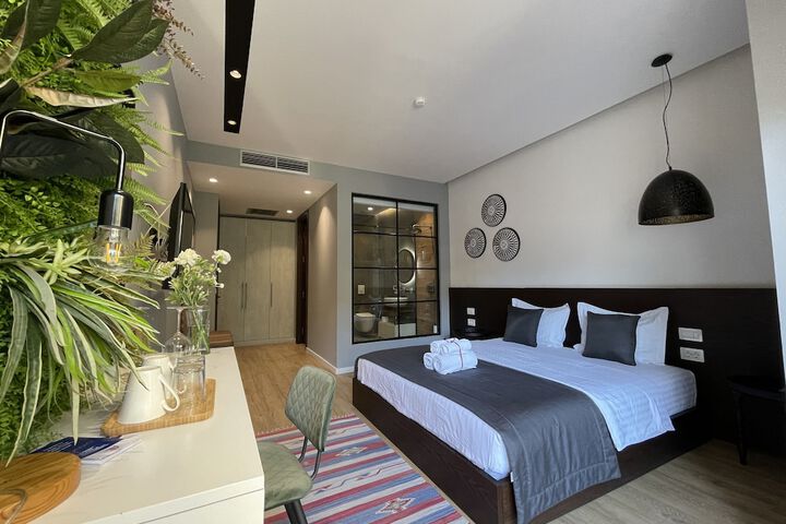 Room 33 of 68