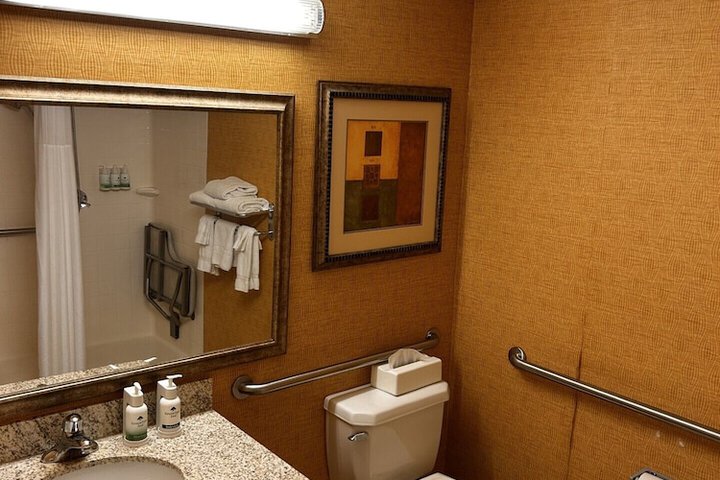 Room 25 of 38