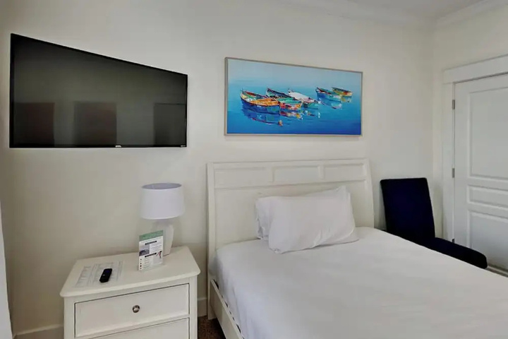 Room 6 of 23