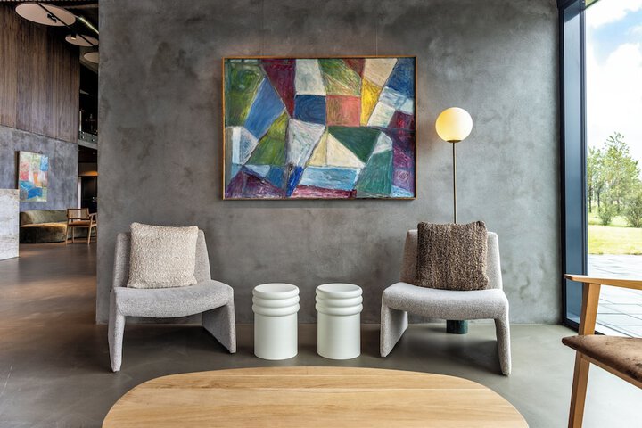 Lobby lounge