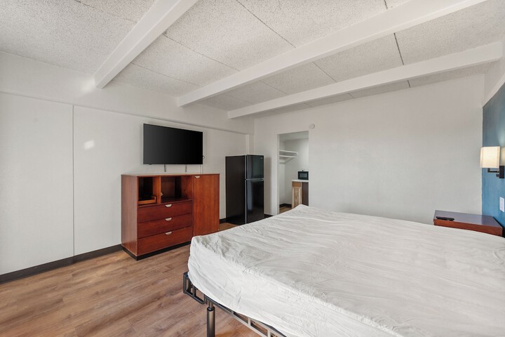 Room 13 of 25
