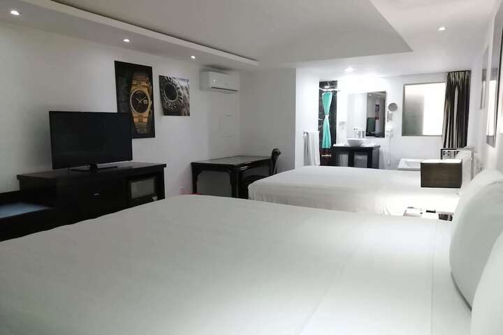 Room 16 of 68