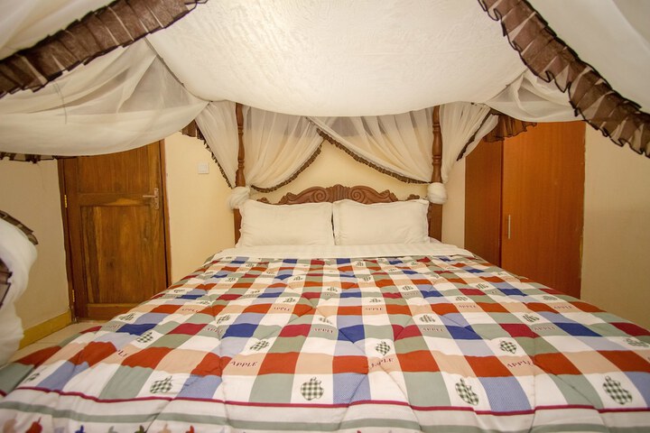 Room 12 of 40