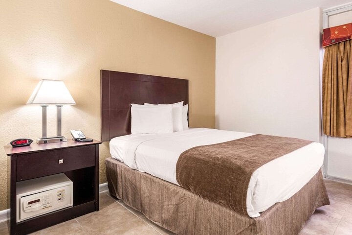 2 Queen Beds (21 of 49)