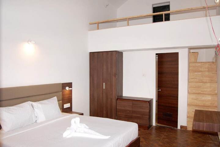Room 7 of 18