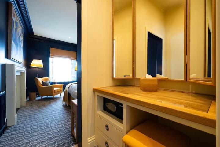Room 9 of 36