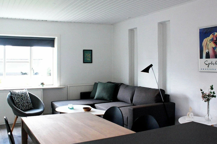 Room 4 of 12