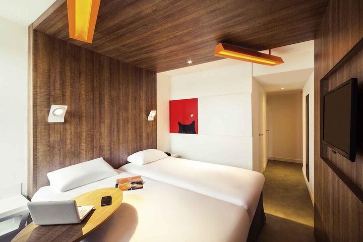 Room 13 of 25