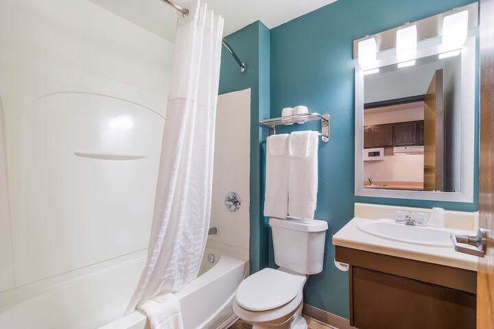 Queen Bed Accessible (13 of 14)