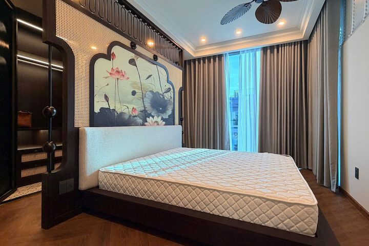Room 102 of 168