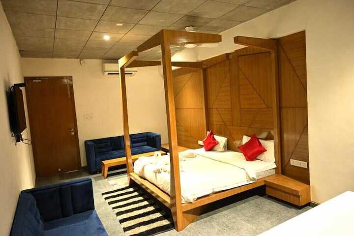 Room 11 of 23