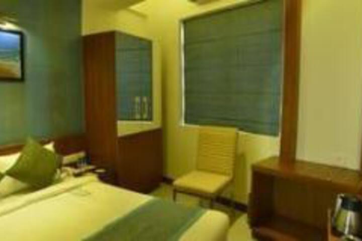 Hotel Marina Residency
